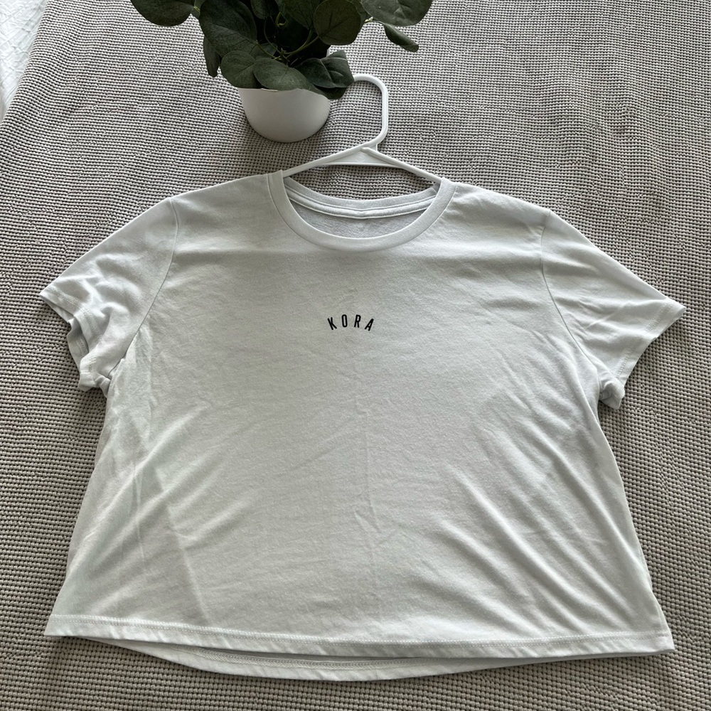 ACTA white crop workout shirt